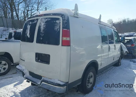 2004 Chevrolet Express z USA, uszkodzony, nr VIN 1GCGG25V941237676